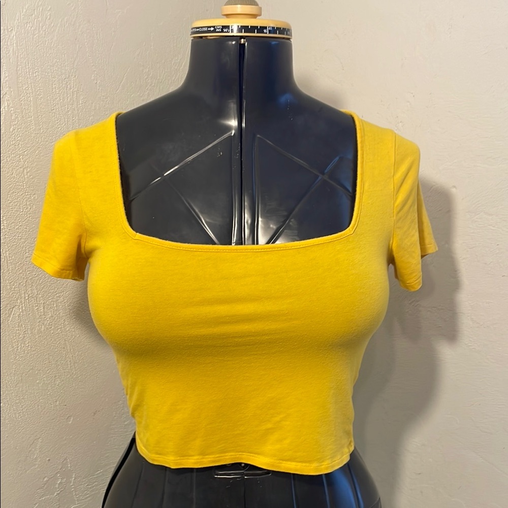 Heart & Hips Yellow Short Sleeve Crop Tee